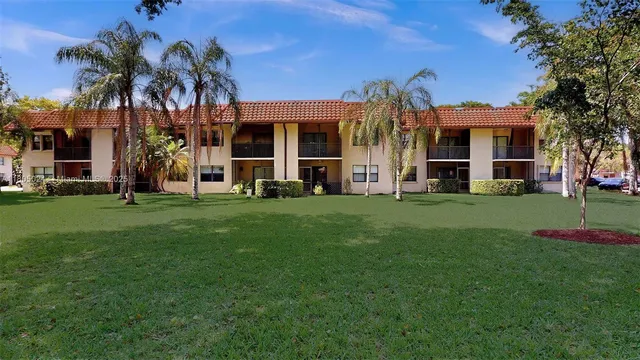 $269,999 | 15805 West Waterside Circle, Unit 202, Sunrise, FL 33326