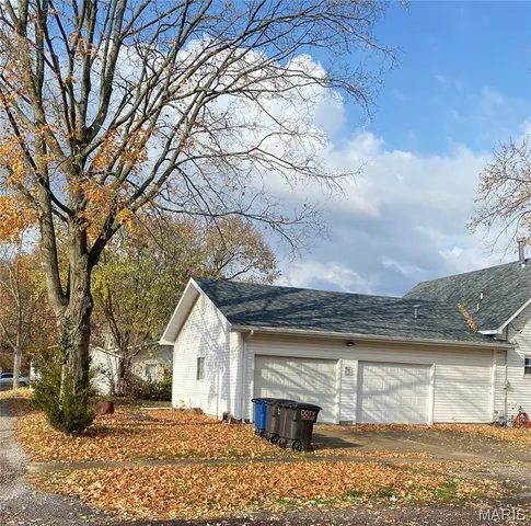 $165,000 | 224 Vine Street, Greenville, IL 62246
