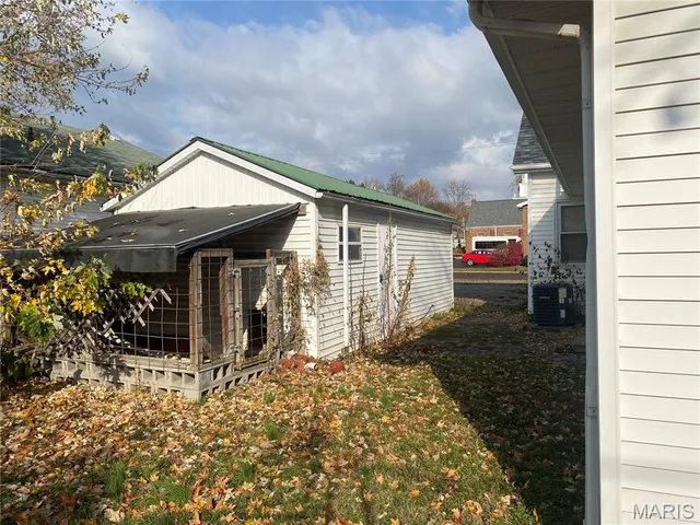 $165,000 | 224 Vine Street, Greenville, IL 62246