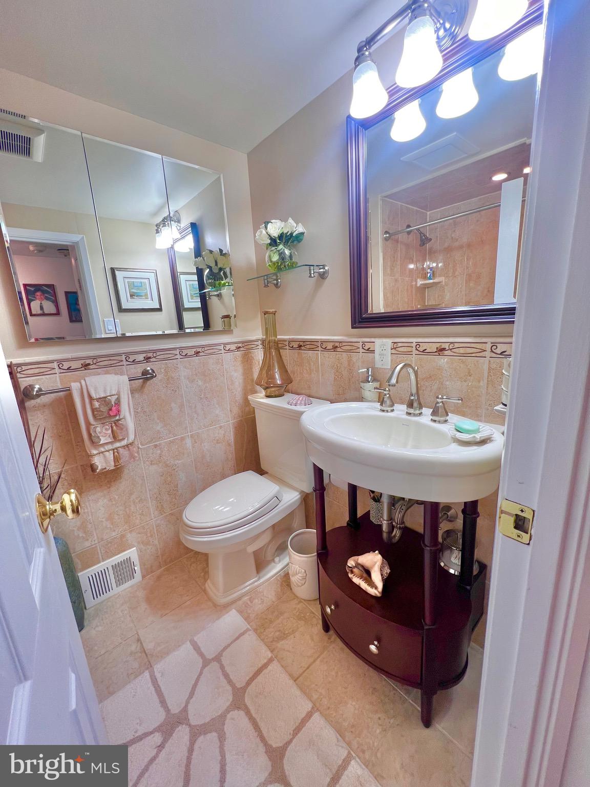 9709 Glenhope Road Philadelphia, PA 19115 - Photo 13 of 36