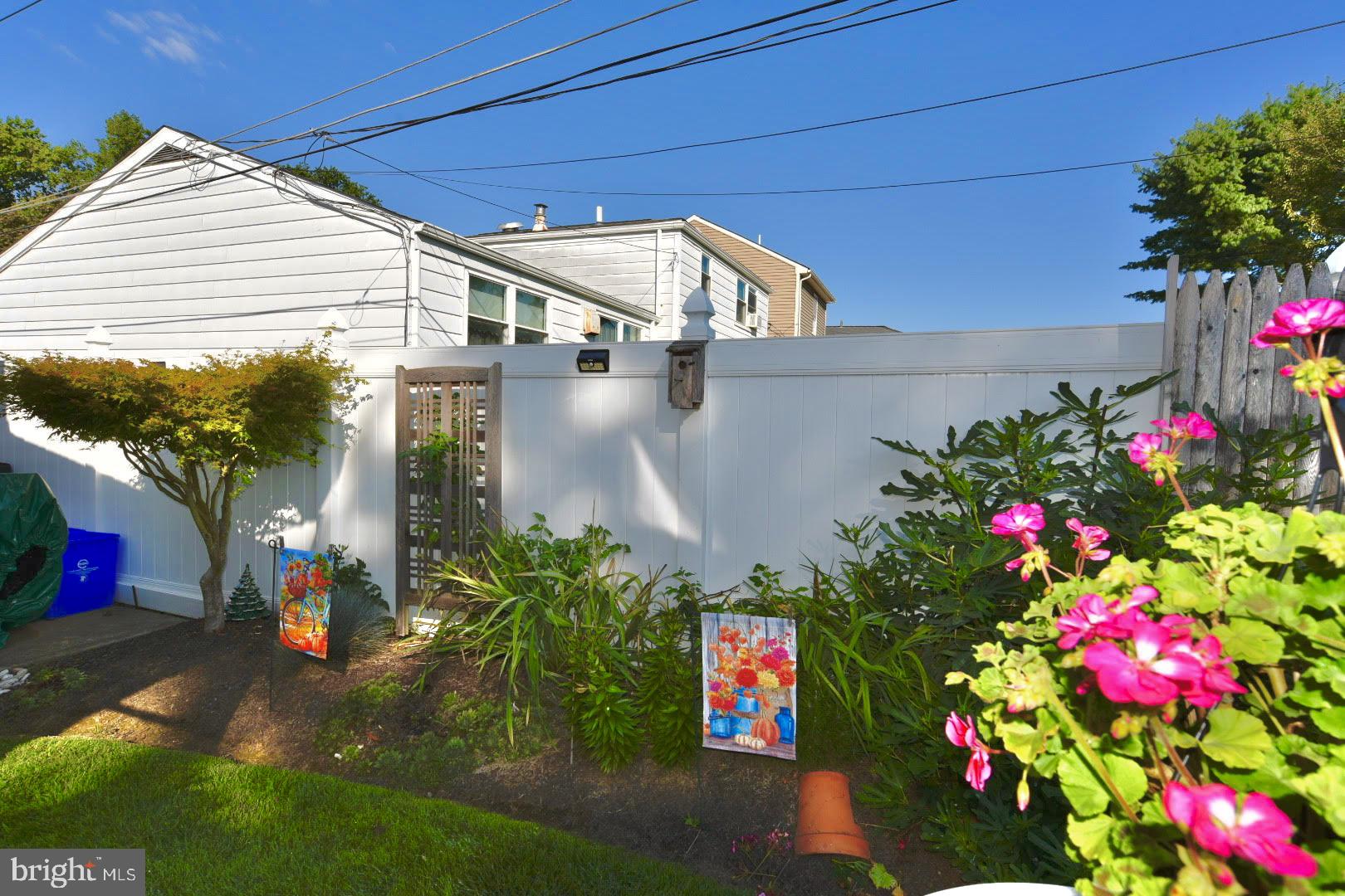 9709 Glenhope Road Philadelphia, PA 19115 - Photo 32 of 36