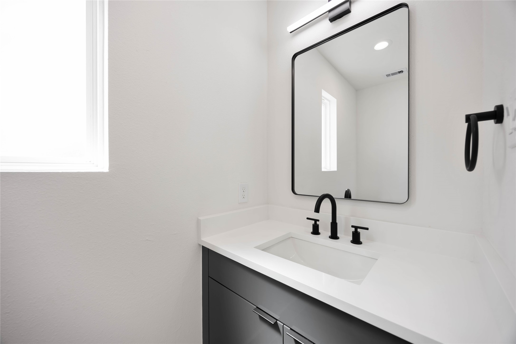 6735 Peerless Street, Unit C Houston, TX 77021 - Photo 24 of 27 a bathroom with a sink and a mirror