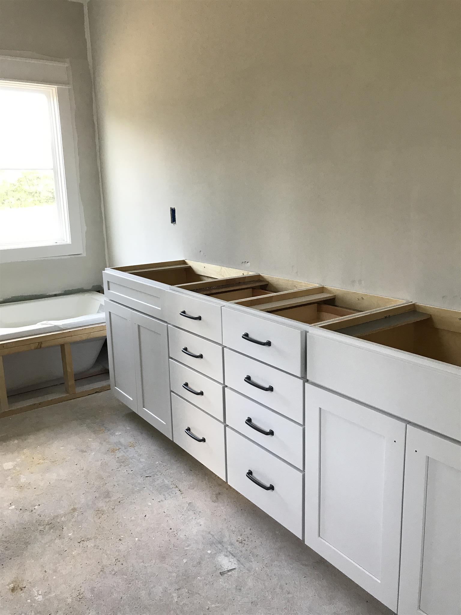 727 Philadelphia Road Lebanon, TN 37087 - Photo 14 of 16 a kitchen with cabinets and window
