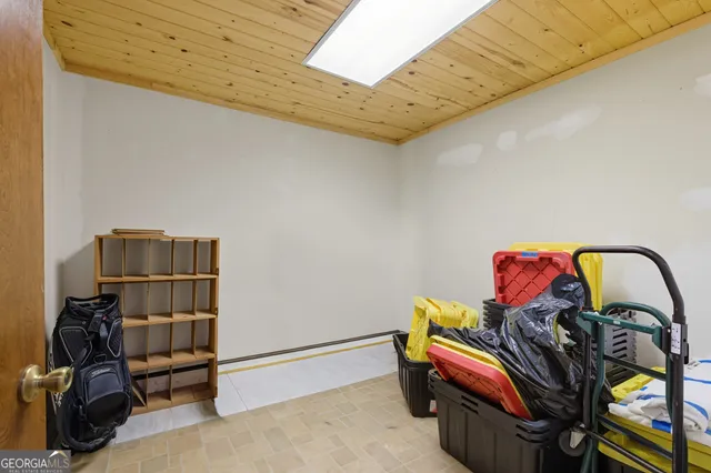 a picture of a black and white wall