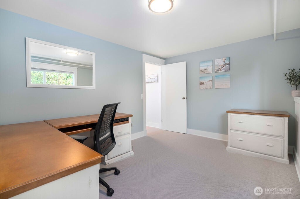 1010 Daley Street Edmonds, WA 98020 - Photo 17 of 27 Gallery Image 17