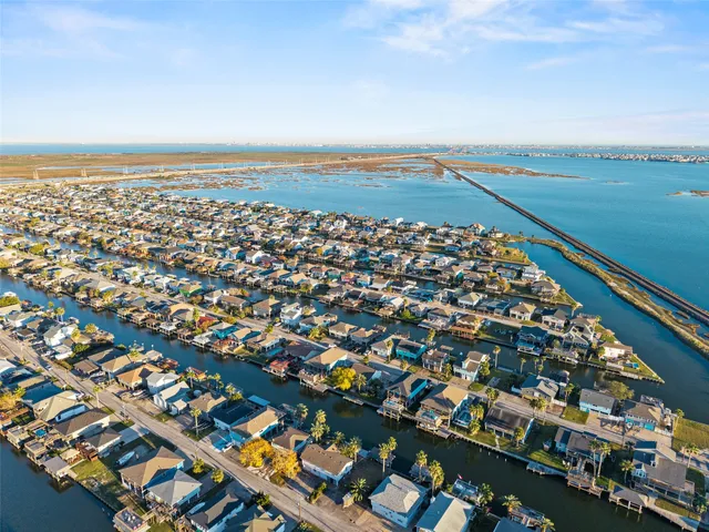 $350,000 | 775 Marlin Street, Bayou Vista, TX 77563