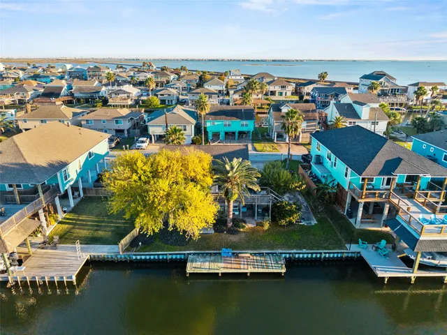 $350,000 | 775 Marlin Street, Bayou Vista, TX 77563