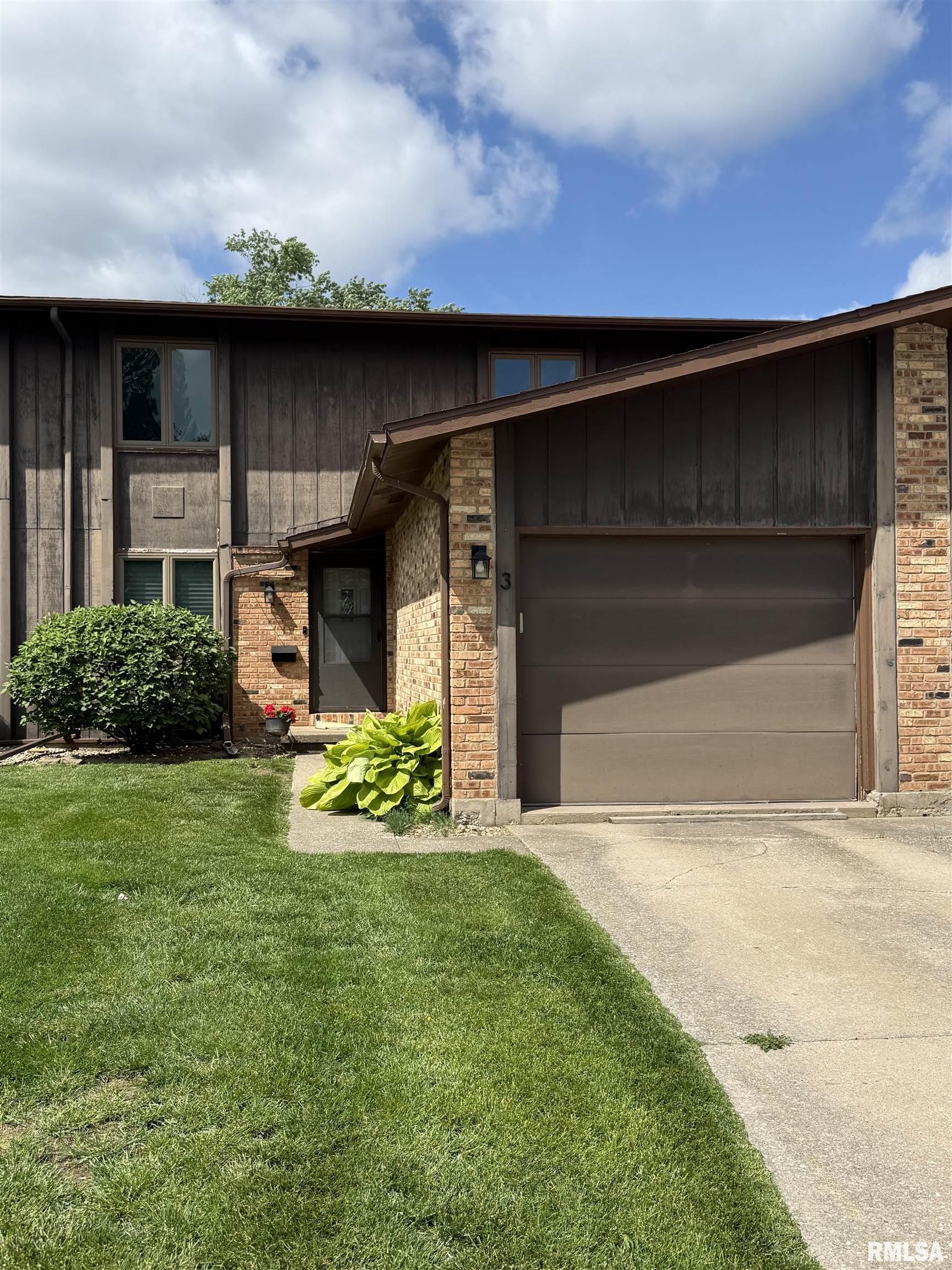 3 Cedar Drive Macomb, IL 61455 - Photo 1 of 24