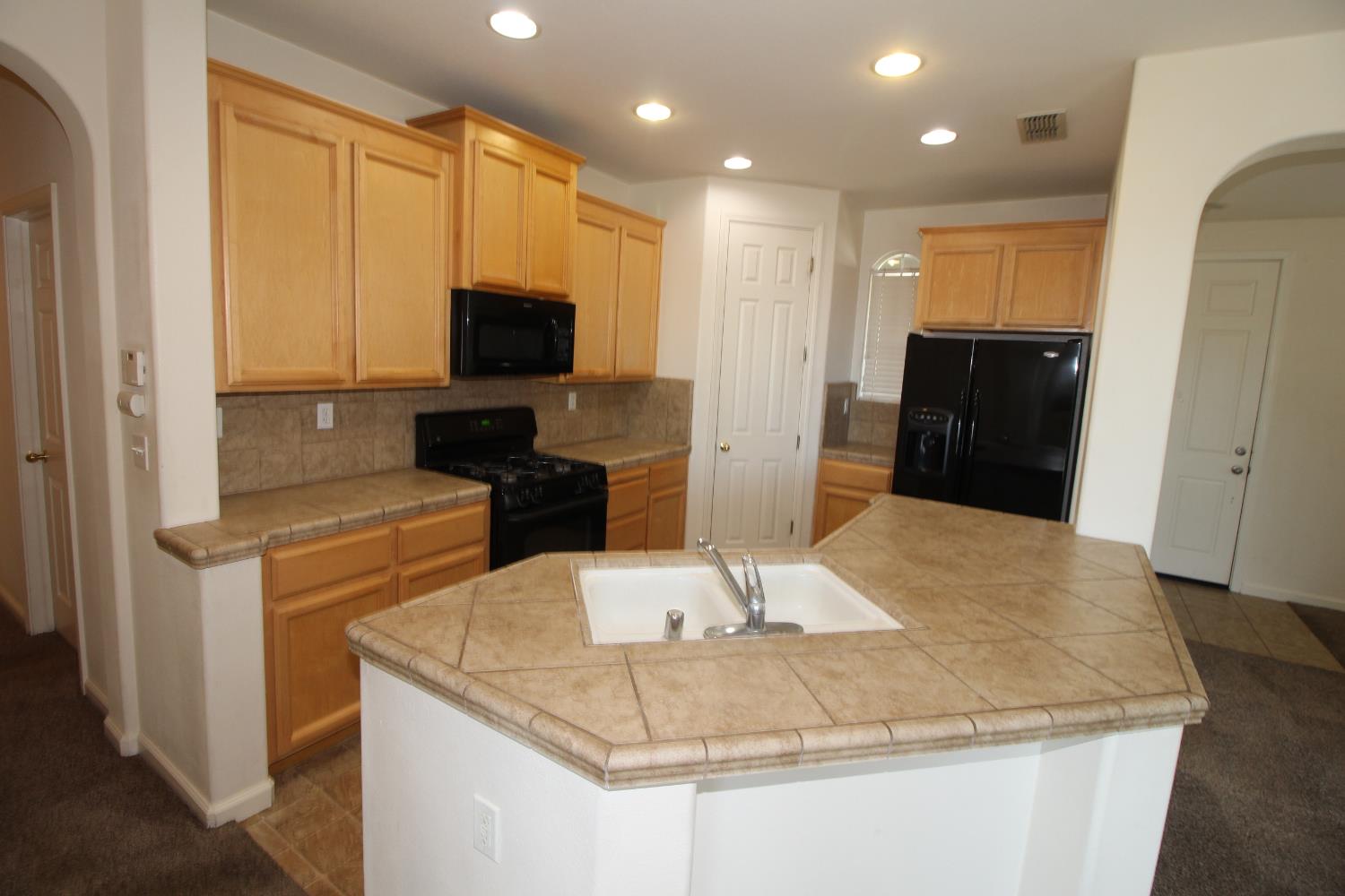 1014 Mango Avenue Madera, CA 93637 - Photo 10 of 19