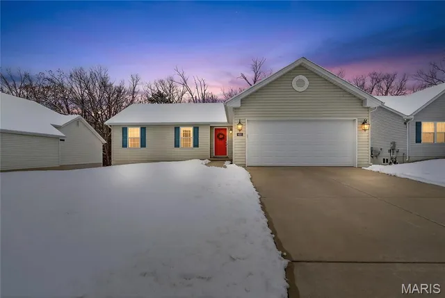 $285,000 | 320 Carolyn Circle, Wright City, MO 63390