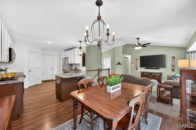 $285,000 | 320 Carolyn Circle, Wright City, MO 63390