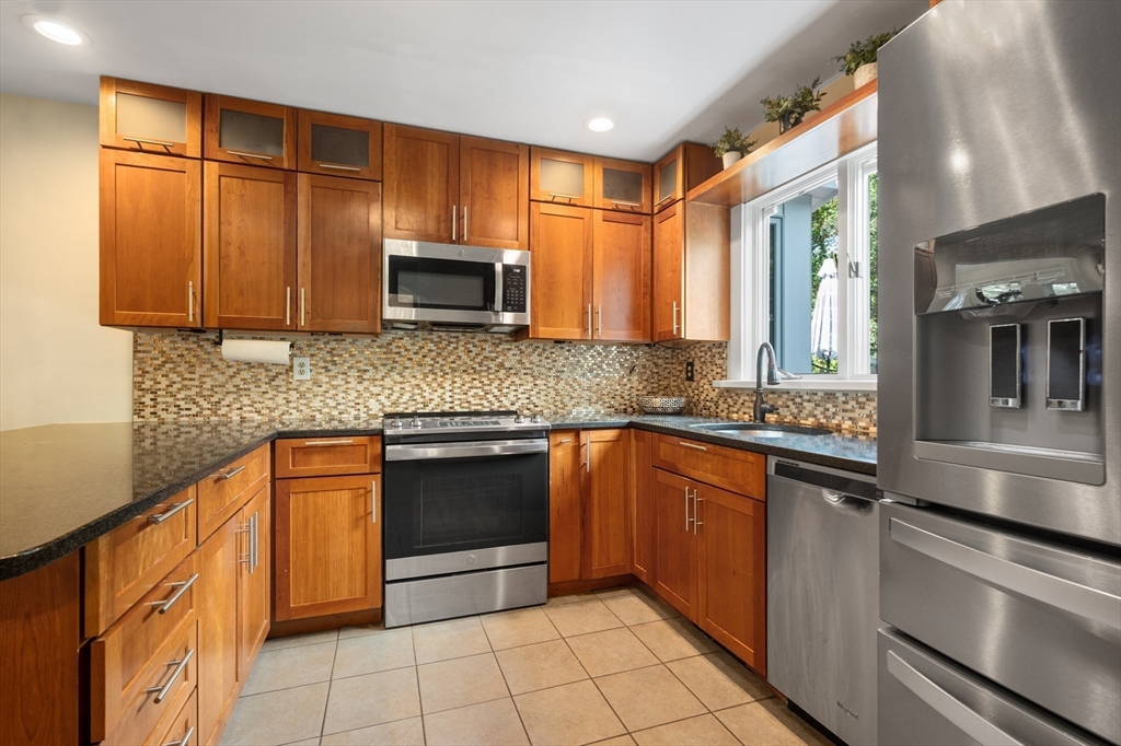 121 Daniels Road Rowley, MA 01969 - Photo 6 of 42 Gallery Image 6