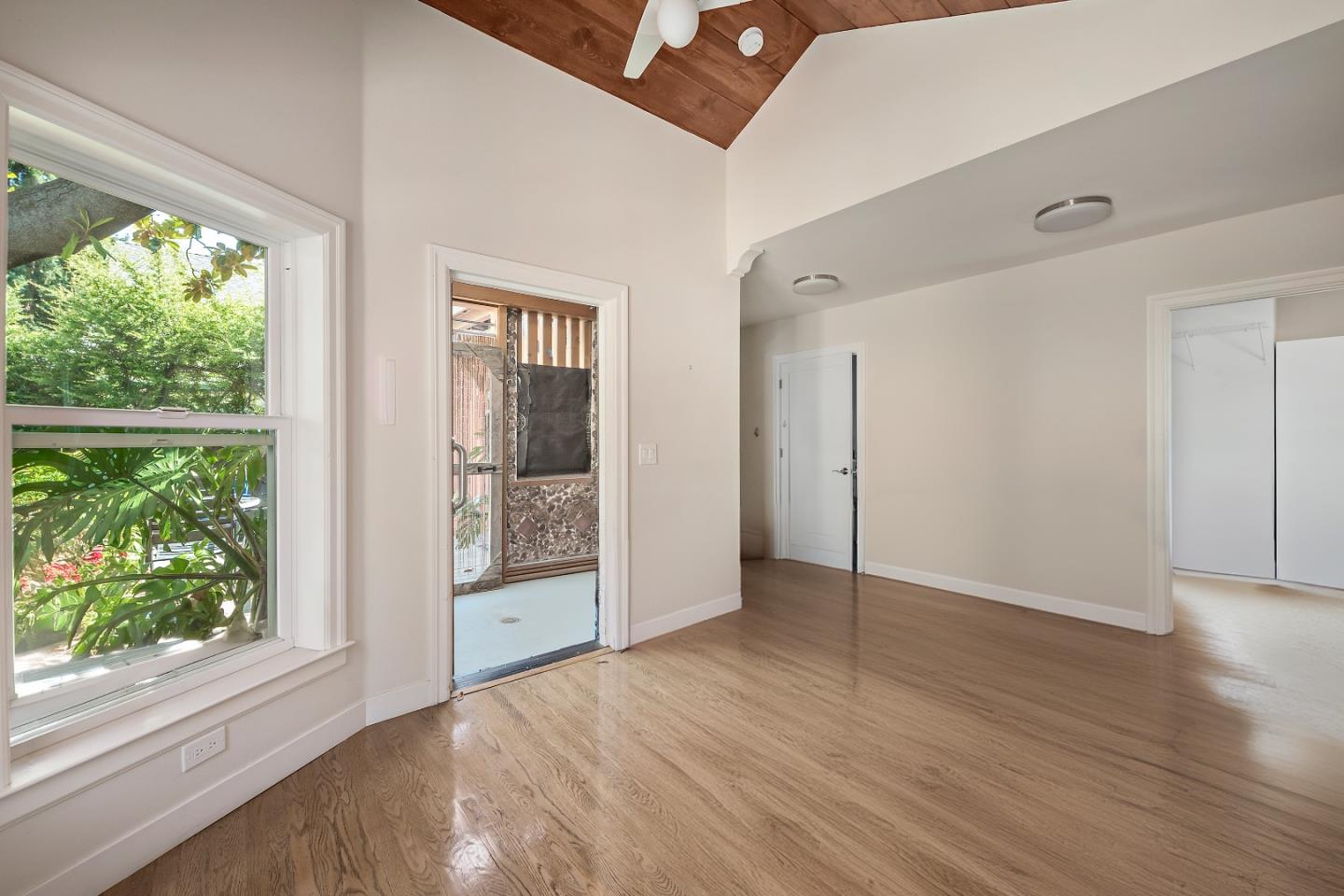 560 Franklin Street Mountain View, CA 94041 - Photo 14 of 22 an empty room with wooden floor and windows