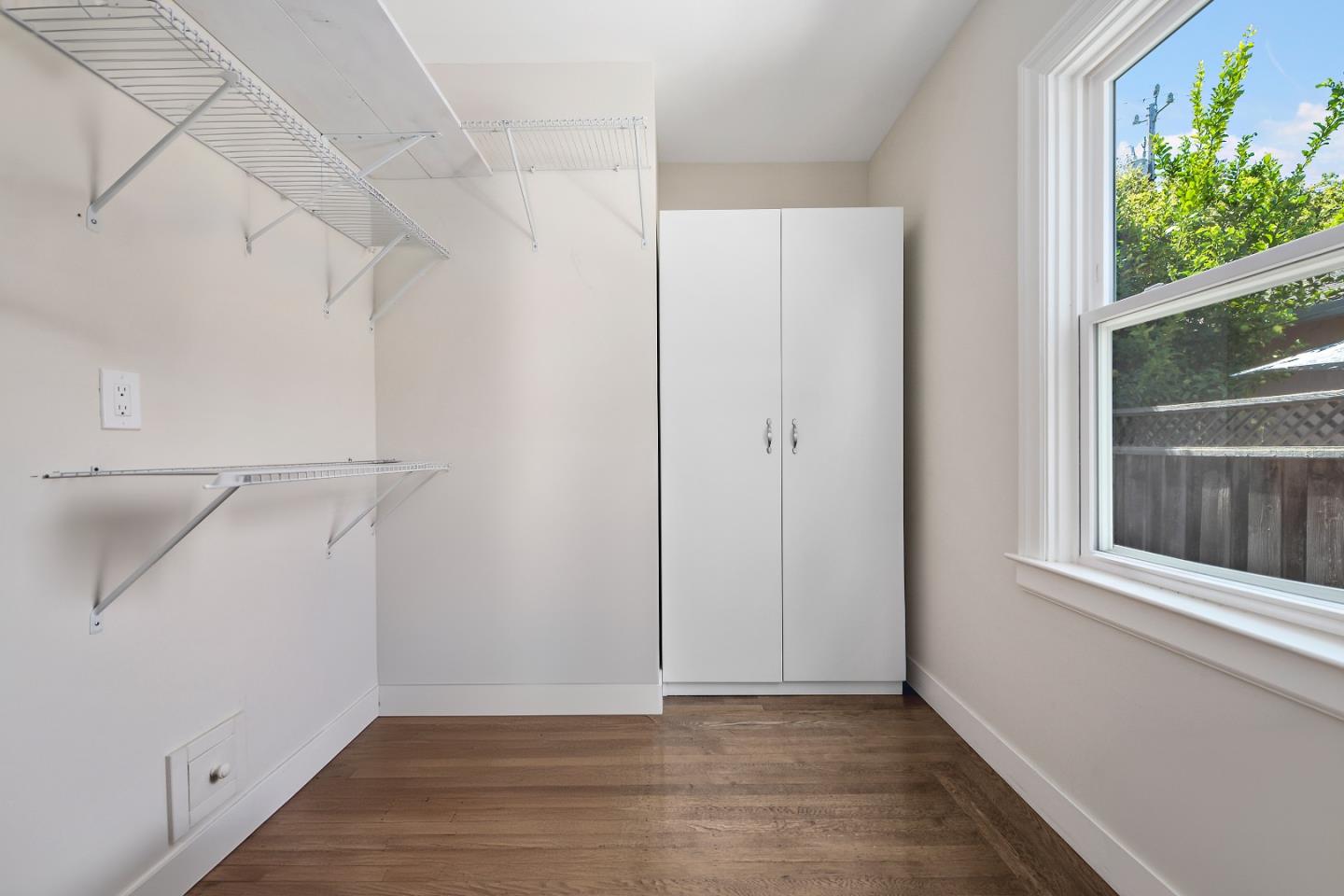 560 Franklin Street Mountain View, CA 94041 - Photo 15 of 22 a view of small space with wooden floor