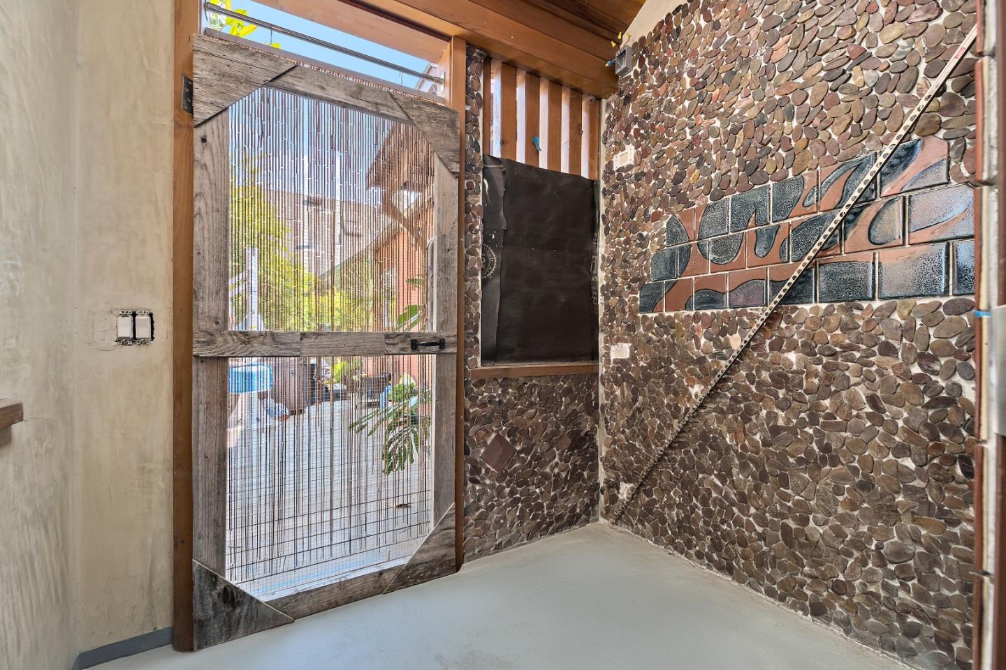 560 Franklin Street Mountain View, CA 94041 - Photo 16 of 22 a view of entryway