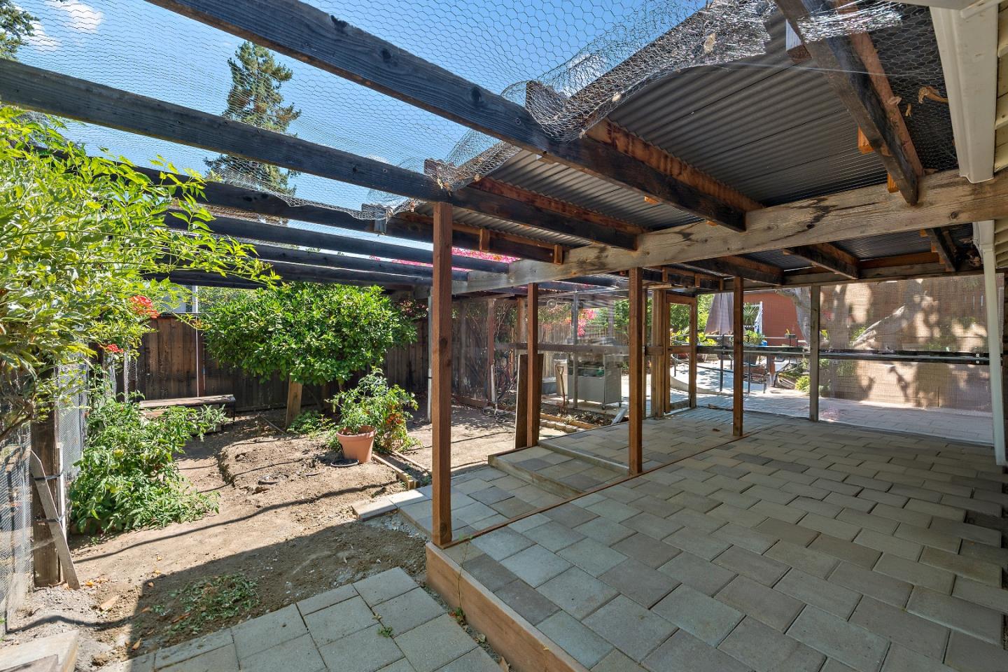 560 Franklin Street Mountain View, CA 94041 - Photo 21 of 22 a view of a porch
