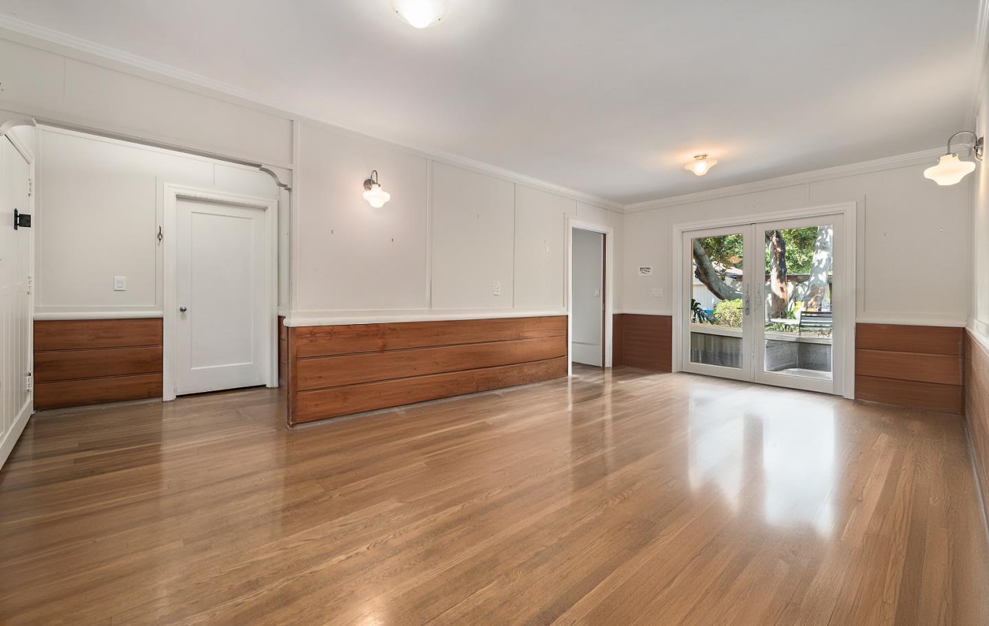 560 Franklin Street Mountain View, CA 94041 - Photo 4 of 22 a view of room with wooden floor and window