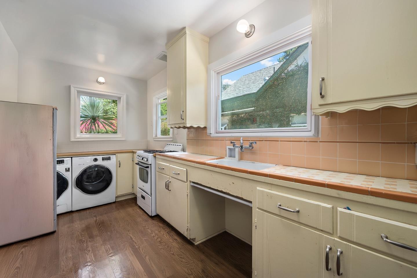 560 Franklin Street Mountain View, CA 94041 - Photo 7 of 22 a view of a kitchen with a window a washer and dryer