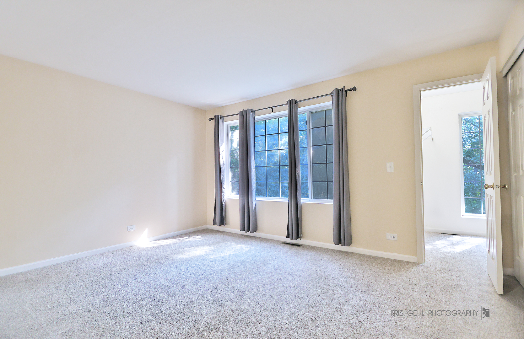321 West Whispering Oaks Lane, Unit 321 Round Lake, IL 60073 - Photo 11 of 15 a view of an empty room with a window