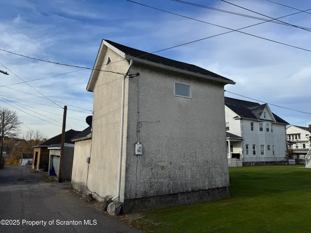 a house view with a outdoor space
