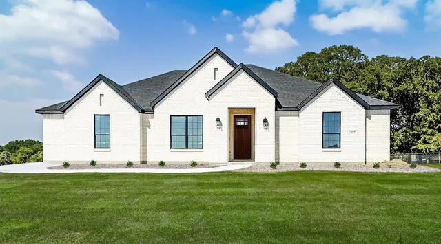 $470,000 | 617 Pillar Street, Azle, TX 76020