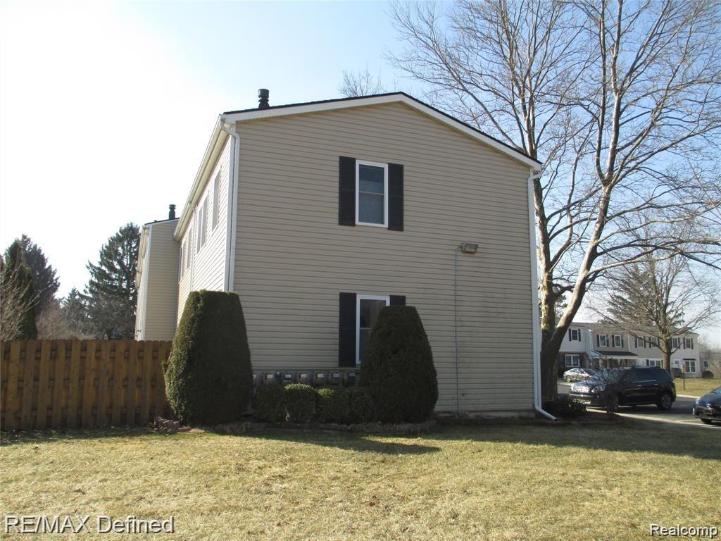 901 Medford Court Rochester Hills, MI 48307 - Photo 2 of 12