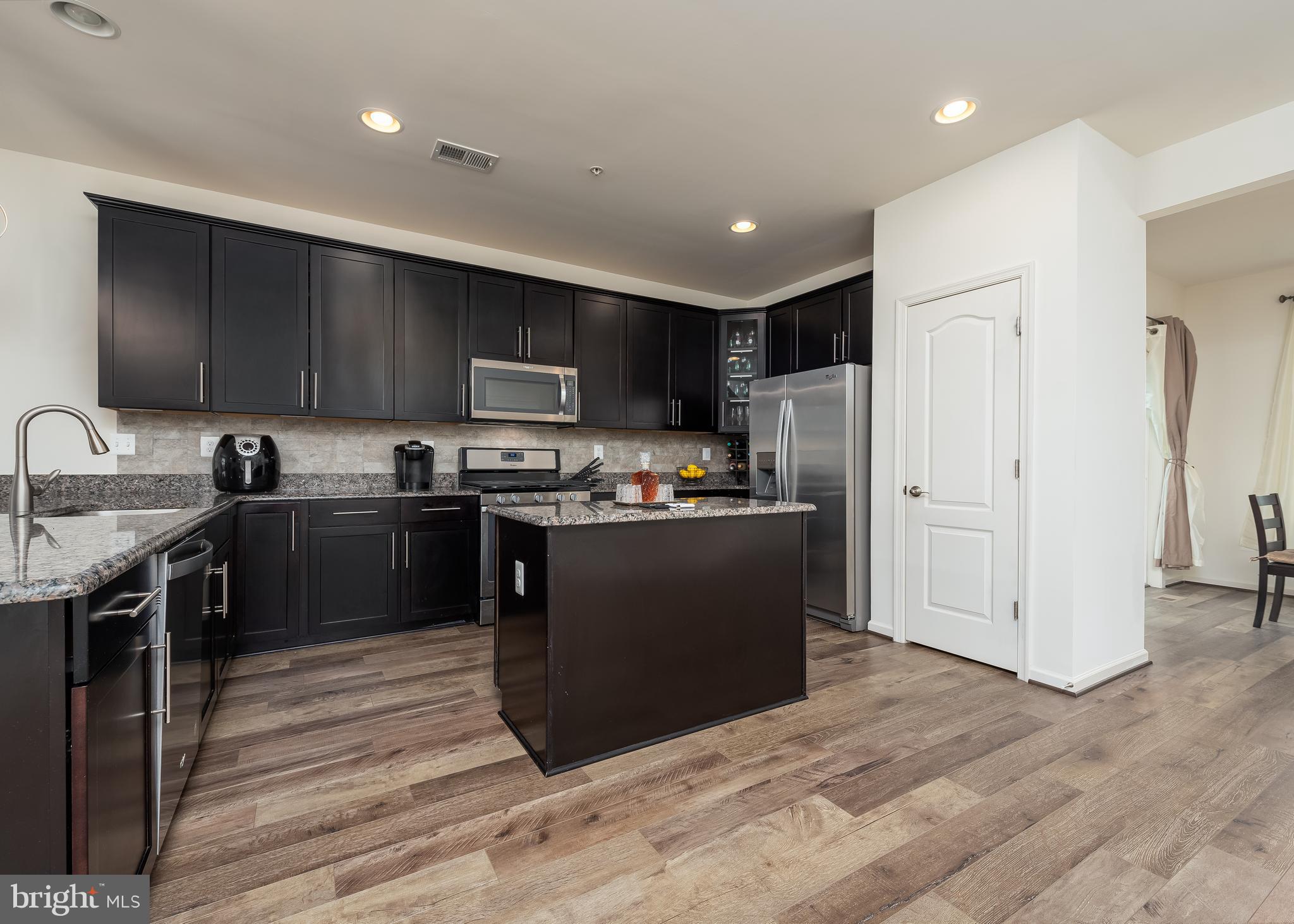 9780 Peace Spgs Ridge Laurel, MD 20723 - Photo 7 of 30 Great island for preparing meals