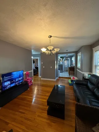 $2,700 | 31 Fifield Street, Unit 1, Watertown, MA 02472
