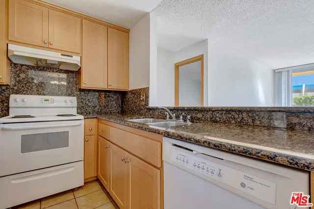 $750,000 | 23901 Civic Center Way, Unit D238, Malibu, CA 90265