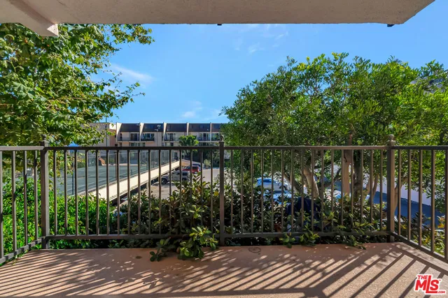 $750,000 | 23901 Civic Center Way, Unit D238, Malibu, CA 90265