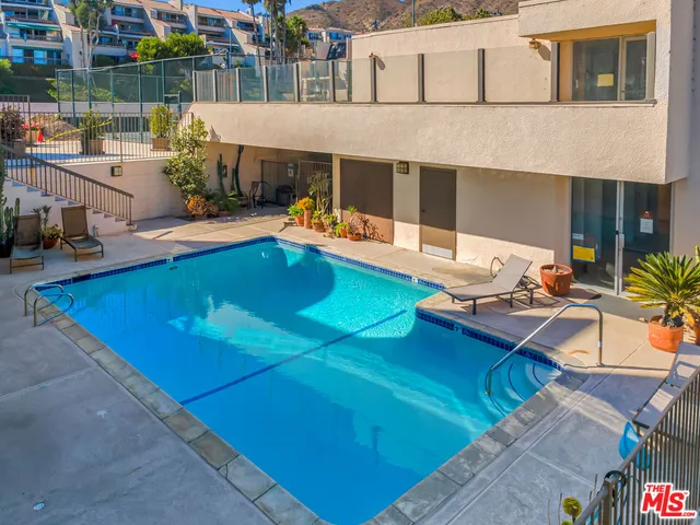 $750,000 | 23901 Civic Center Way, Unit D238, Malibu, CA 90265