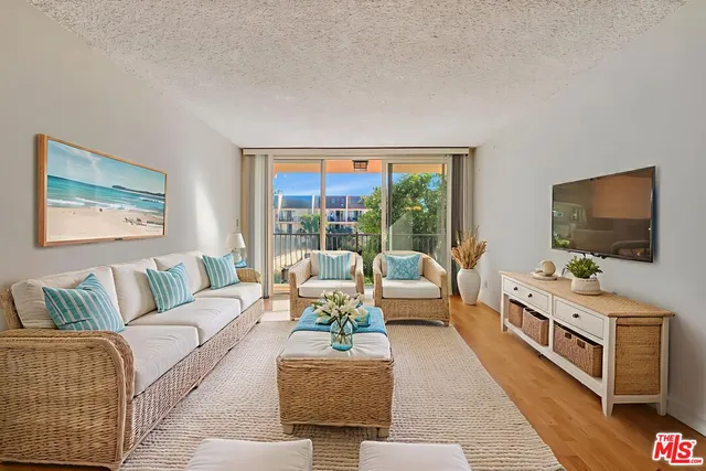 $750,000 | 23901 Civic Center Way, Unit D238, Malibu, CA 90265