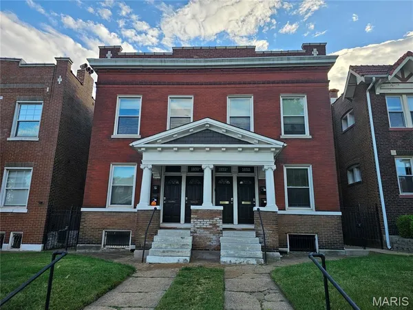 $1,175 | 1830 Russell Boulevard, St. Louis, MO 63104