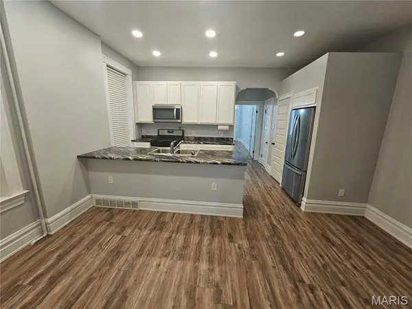$1,175 | 1830 Russell Boulevard, St. Louis, MO 63104