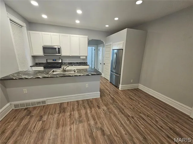 $1,175 | 1830 Russell Boulevard, St. Louis, MO 63104