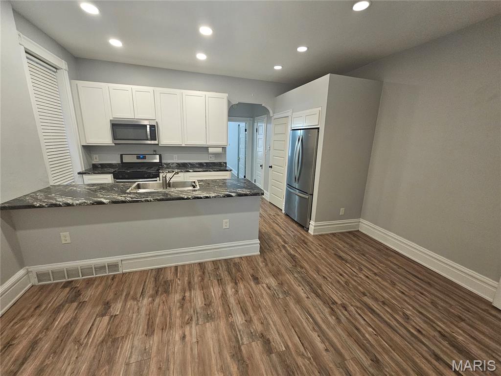 1830 Russell Boulevard St. Louis, MO 63104 - Photo 5 of 13