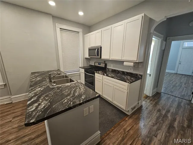 $1,175 | 1830 Russell Boulevard, St. Louis, MO 63104