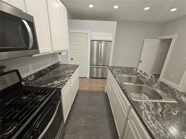 $1,175 | 1830 Russell Boulevard, St. Louis, MO 63104