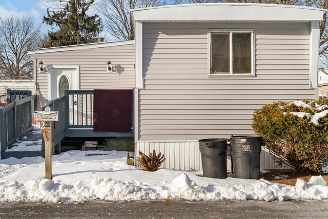 $119,999 | 42 Pioneer Way, Springfield, MA 01119