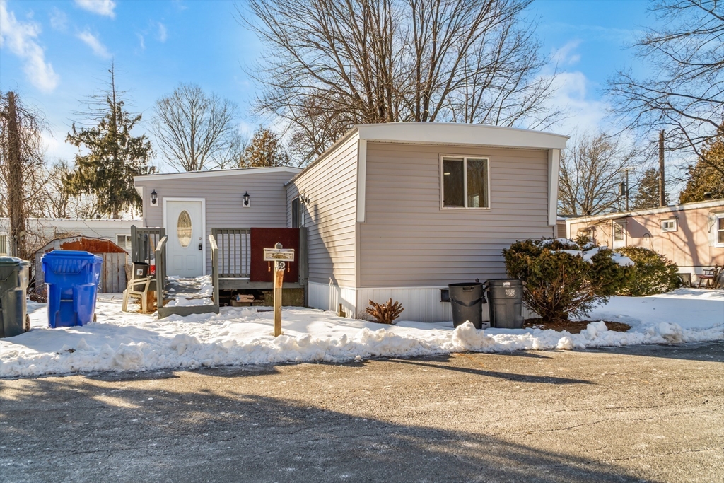 42 Pioneer Way Springfield, MA 01119 - Photo 2 of 25