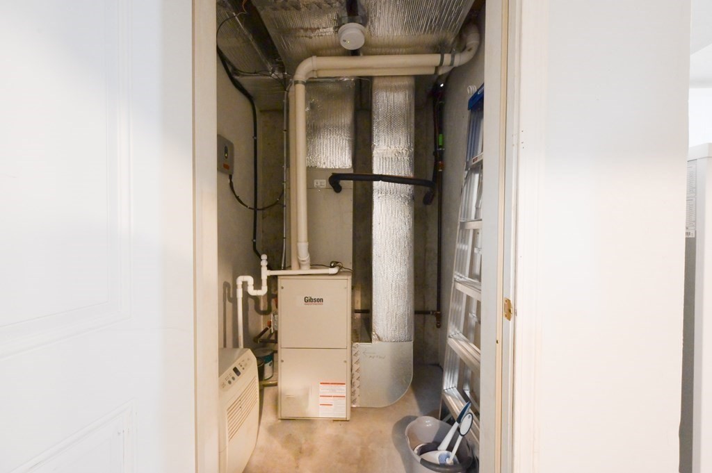 408 Sunderland Road Worcester, MA 01604 - Photo 23 of 24 a utility room with dryer and washer