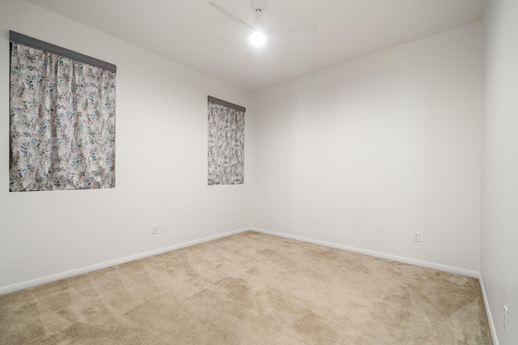 51270 North Two Palms Way Indio, CA 92201 - Photo 32 of 43 an empty room with a window