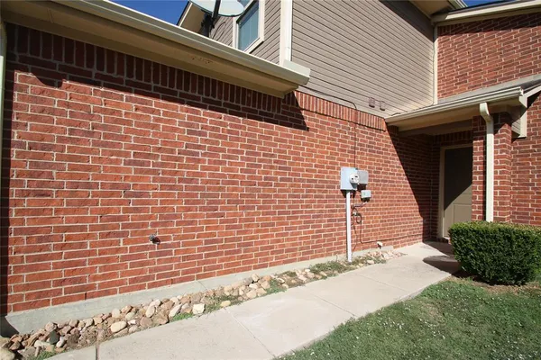 $1,650 | 3829 Branch Way, Benbrook, TX 76116