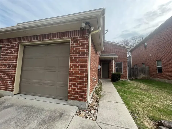 $1,650 | 3829 Branch Way, Benbrook, TX 76116