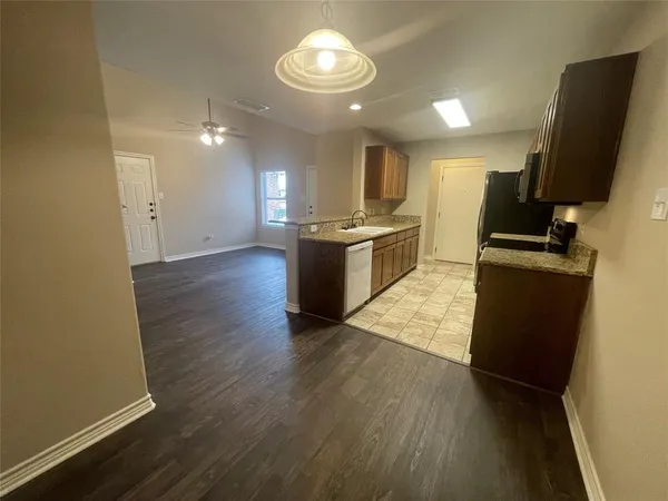 $1,650 | 3829 Branch Way, Benbrook, TX 76116