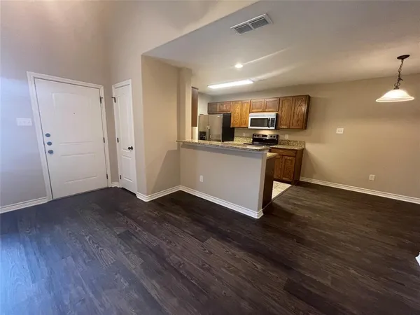 $1,650 | 3829 Branch Way, Benbrook, TX 76116