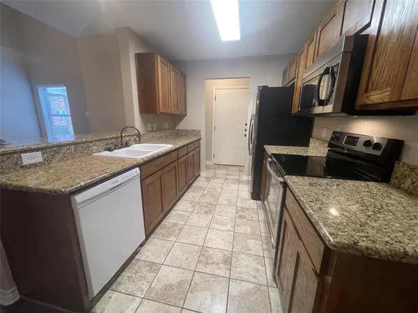 $1,650 | 3829 Branch Way, Benbrook, TX 76116