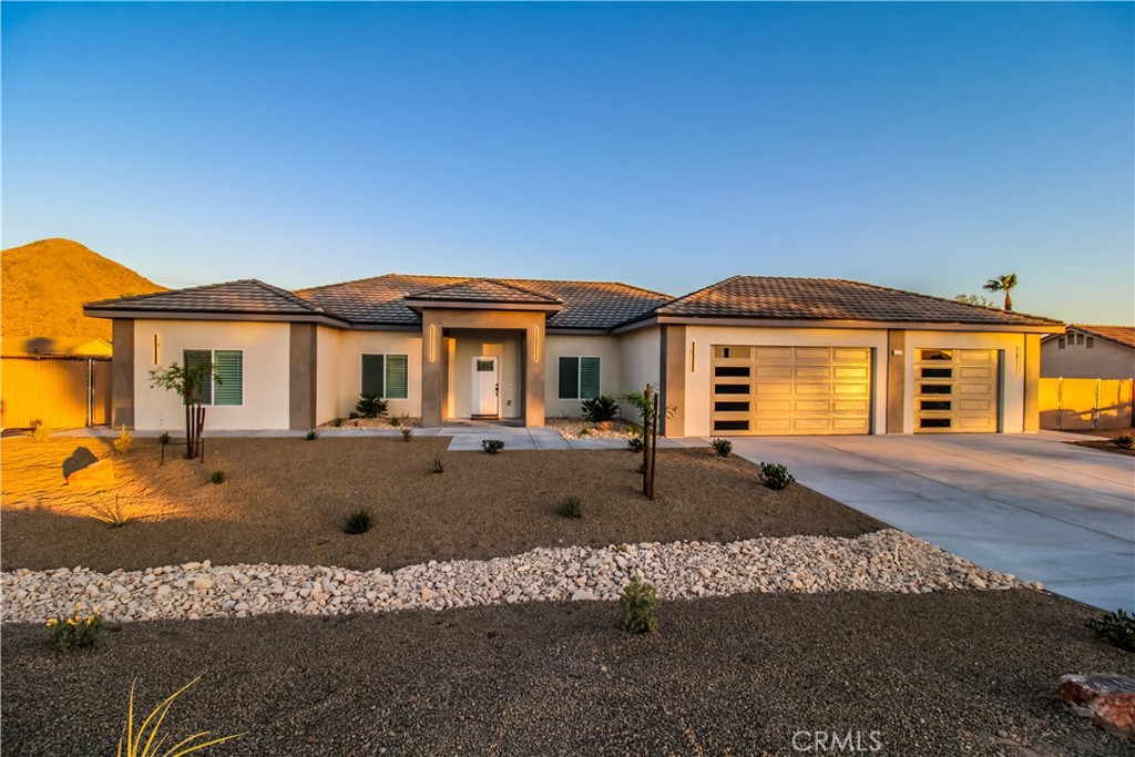 19299 Roanoke Road Apple Valley, CA 92307 - Photo 1 of 25