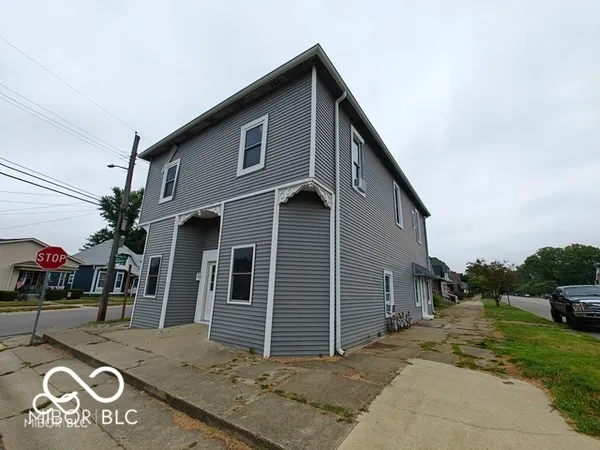 $845 | 529 West Washington Street, Unit 2, Shelbyville, IN 46176