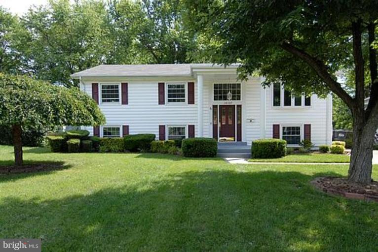 14107 Grayson Road Woodbridge, VA 22191 - Photo 1 of 17 Outside Main